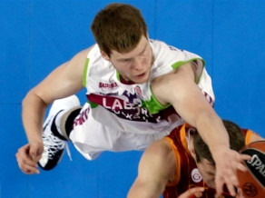 2015-01-23_davis_bertans.jpg