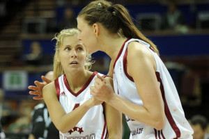 Blogs: Latvijas meitenes "turku pirtī"