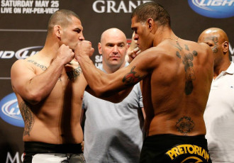 Foto: "UFC 160 - Velasquez vs. Silva 2" svēršanās procedūra Foto: "UFC 160 - Velasquez vs. Silva 2" svēršanās procedūra