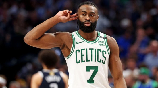 Bostona pārsteidz NBA: "Celtics" aizsūta Braunu uz Filadelfiju