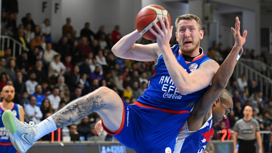 Šmits atgriežas laukumā Superlīgā, "Anadolu Efes" vilšanās pret pastarīti