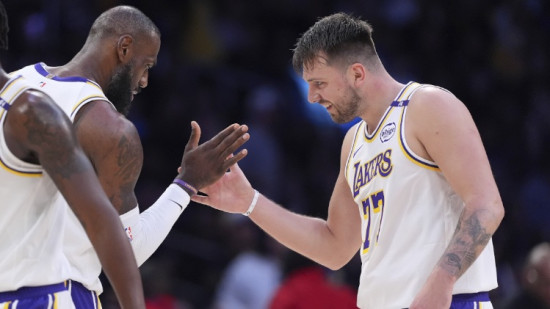 Uzzinot par savu aizmainīšanu uz ''Lakers'', Dončičs sašķaidījis telefonu