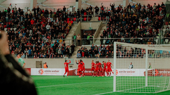 Luksemburgas futbolisti pieveic Zviedriju, Karašausks spēkojas pret Nīderlandei piederošu salu
