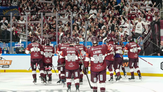 Latvijas hokejisti pēdējā pārbaudē uz sava ledus lūkos vēlreiz pārspēt Šveici