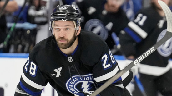 Girgensons dominē spēka spēlē un iekrāj negatīvu +/- Tampas uzvarā, Balinskis nespēlē