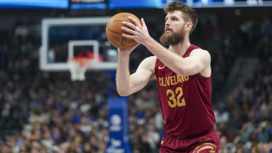 "Cavaliers" pazaudē divus aizsardzības speciālistus, Hardevejs dodas pie Jaņņa