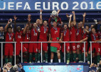 Foto: Portugāles izlase līksmo par Eiropas čempionu titulu
