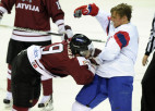 Foto: Hokejisti izvicina dūres ar norvēģiem