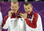 Foto: Pļaviņš un Šmēdiņš izcīna Latvijai bronzas medaļu