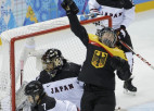 Vācijas hokejistēm pirmā uzvara, Krievija iegūst pirmo vietu B grupā