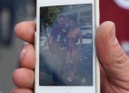 Video: Fani Prāgā satiek Ņiživiju, fotografējas ar kailu meiteni...
