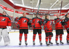 Kanādas U18 hokejistes iemet septiņus vārtus, PČ pusfinālu sasniedz arī Zviedrija