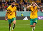 Austrālija pārspēj vārgo Dānijas izlasi, atgriežoties Pasaules kausa 1/8 finālā