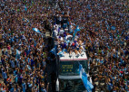 Vismaz četri miljoni ielās: nākas pārtraukt Argentīnas čempionu parādi
