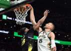Porziņģis atgriežas un <i>uzdrukā</i> Tērneru uz plakāta, "Celtics" kārtējā uzvara Bostonā