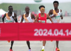 Diskvalificēti Pekinas pusmaratona skandālā iesaistītie skrējēji