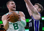 Porziņģim <i>double-double</i>, ''Celtics'' izgāž ceturto ceturtdaļu pret ''Kings''