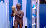Video: Indijā atklāj Maradonas statuju