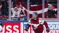 Latvijas hokeja valstsvienība izglābjas no 1:3 un apspēlē britus