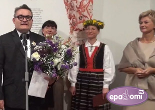 Video: Modes vēstures guru Rīgā atklāj izstādi "Ielūgums uz gadsimta balli. 1915-2015"