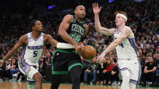 NBA līdere "Celtics" pagarina līgumu ar pieredzējušo pamatcentru Horfordu