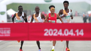 Diskvalificēti Pekinas pusmaratona skandālā iesaistītie skrējēji
