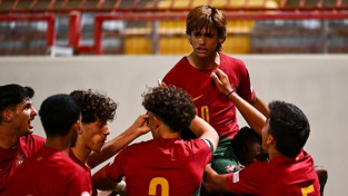Portugāles U17 futbolisti iesit četrus vārtus angļiem un dominē EČ <i>nāves</i> grupā