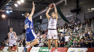 Sezonas sniegums arī Siliņam, tomēr "Legia" zaudē Bērziņa komandai