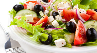 Grieķu salāti latviskā izpildījumā