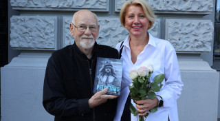 Paula Bankovska pēdējais romāns - versija par mākslinieku Arnoldu Plaudi