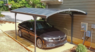 Auto nojumes un dārza garāžas – kā pasargāt auto un sakārtot pagalmu bez lielas pārbūves