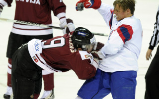 Foto: Hokejisti izvicina dūres ar norvēģiem