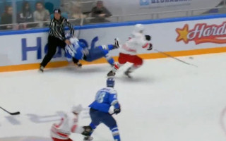 Video: KHL tiesnesis izdara iespaidīgu spēka paņēmienu