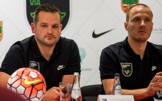 "Valmiera Glass/ViA" ar medaļām kabatā tēmē uz futbola Virslīgu un LBL