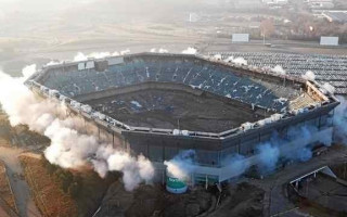 Video: Detroitā spridzina bijušo "Lions" un "Pistons" mājvietu, stadions nebrūk