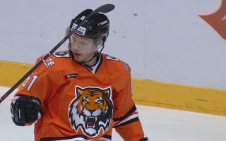 Video: KHL no aizvārtes iemet uzvaras ripu