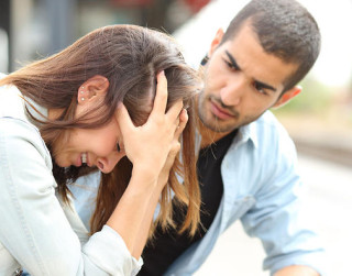 Ātrā emocionālā palīdzība: kā atbalstīt vīrieti un kā - sievieti