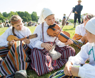 „Jauniešu etno dienas 2015” Raiņa zīmē