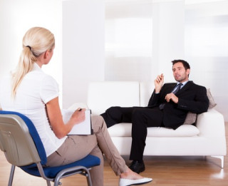 Ar ko nodarbojas psihoterapeiti un kas viņus kontrolē?