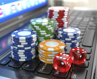 Kādēļ ir svarīgi spēlēt lincencētā tiešsaistes kazino?