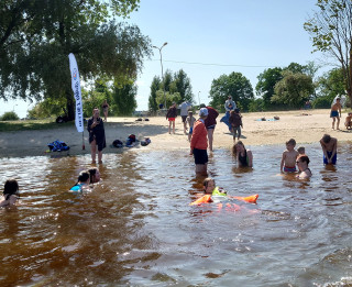 Biedrība “Peldēt droši” aicina bērnus un jauniešus uz bezmaksas nodarbībām par drošību uz ūdens