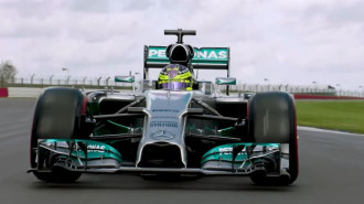 Video: Hamiltons pēdējo reizi izbrauc ar savām leģendārajām "Mercedes" formulām