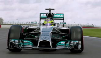 Video: Hamiltons pēdējo reizi izbrauc ar savām leģendārajām "Mercedes" formulām