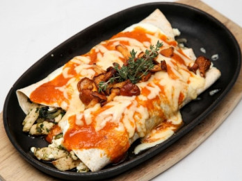 Enchilada  ar gailenēm un biezpienu