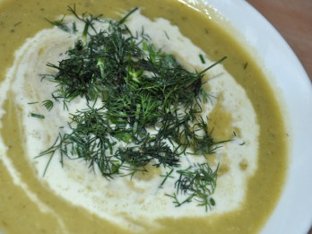 Dārzeņu un zaļumu biezzupa ar baravikām