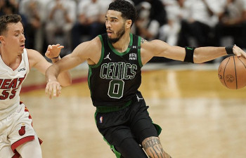 "Celtics" uzvar "Heat" un nonāk soļa attālumā no NBA fināla