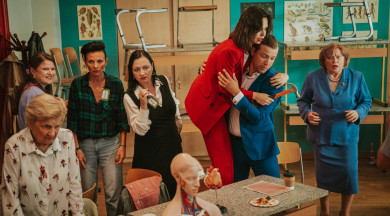 Kinoteātros visā Latvijā nonāk komēdija “Vecāku sapulce”