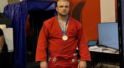 Latvijas sportisti ar bronzas medaļām atgriezušies no Eiropas čempionāta sambo