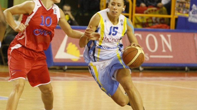 Gunta Baško sestdien guva 15 punktus
Foto: www.fibaeurope.com