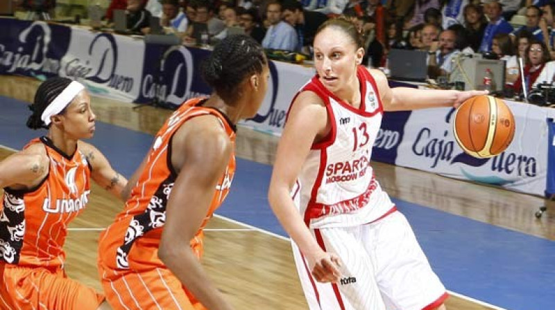 Daiena Taurasi piektdien guva 33 no 83 komandas punktiem
Foto: FIBA Europe/Ciamillo-Castoria